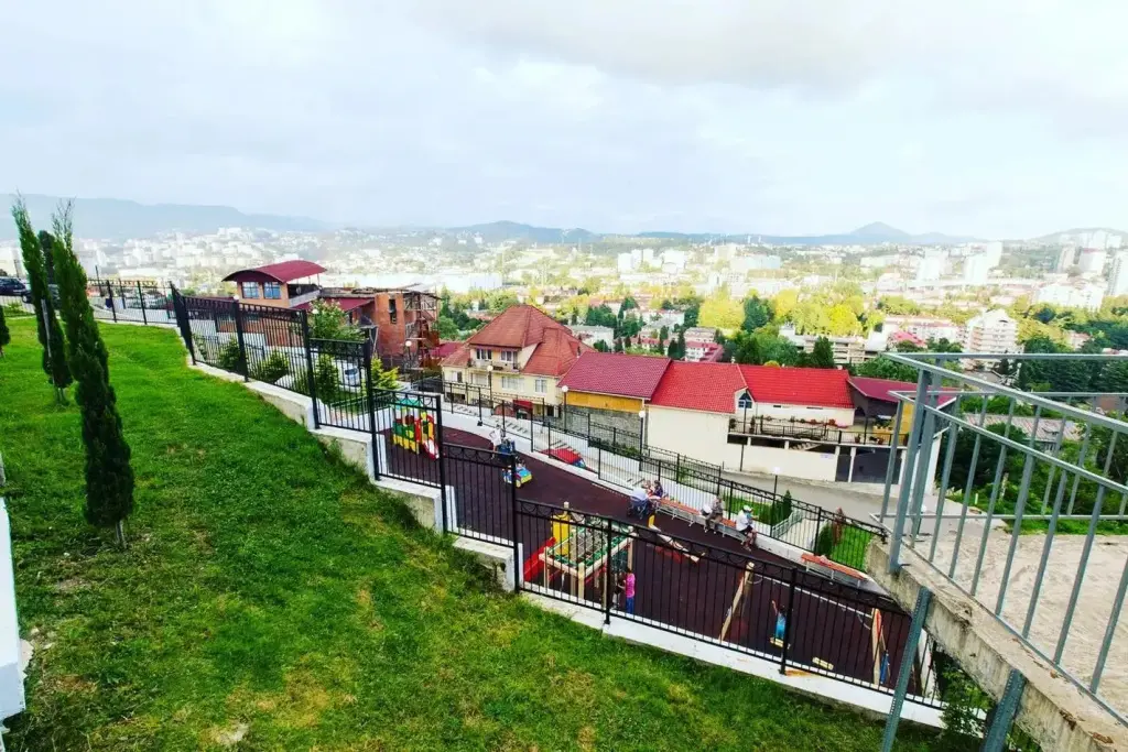 Сочи: Sun City Apartment (Сан Сити Апартмент) на улице Виноградная 22/1Б