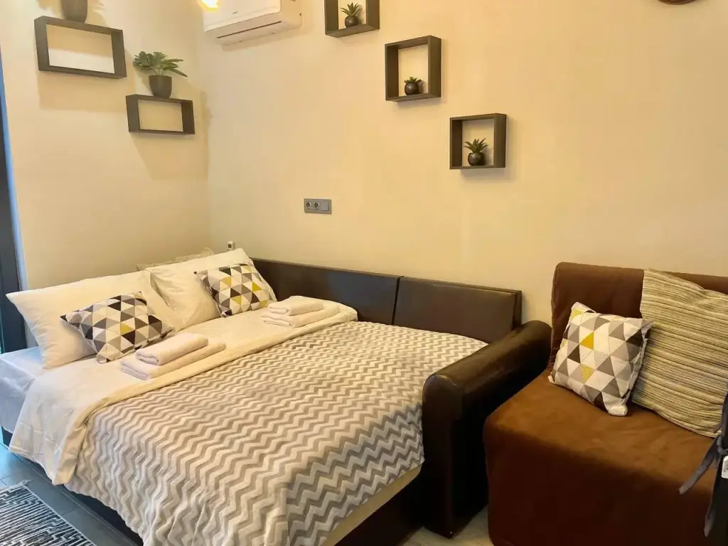 Сочи: Sun City Apartment (Сан Сити Апартмент) на улице Горького 24