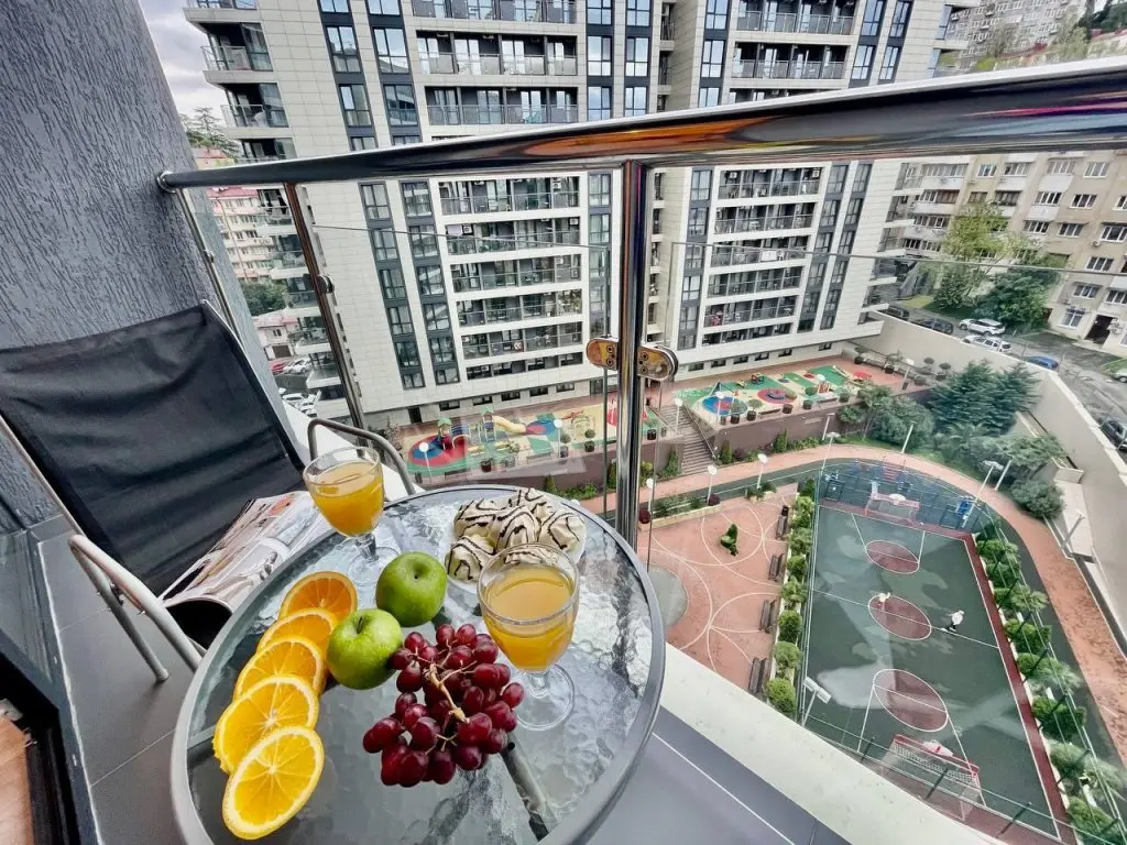 Сочи: Sun City Apartment (Сан Сити Апартмент) на улице Горького 24