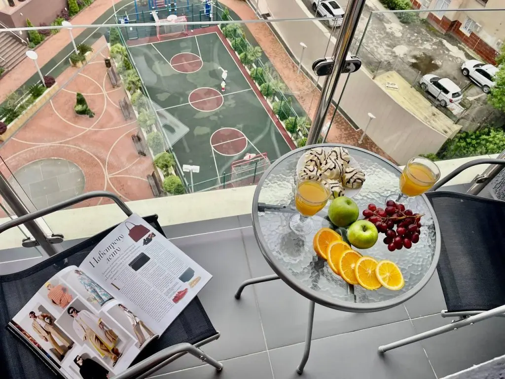 Сочи: Sun City Apartment (Сан Сити Апартмент) на улице Горького 24