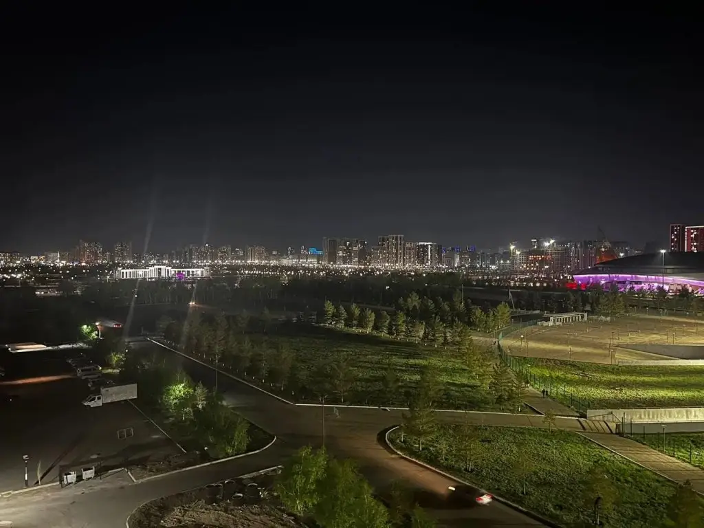 Астана: Venera Apartments (Венера Апартаментс) на проспекте Кабанбай Батыра 45/3к2