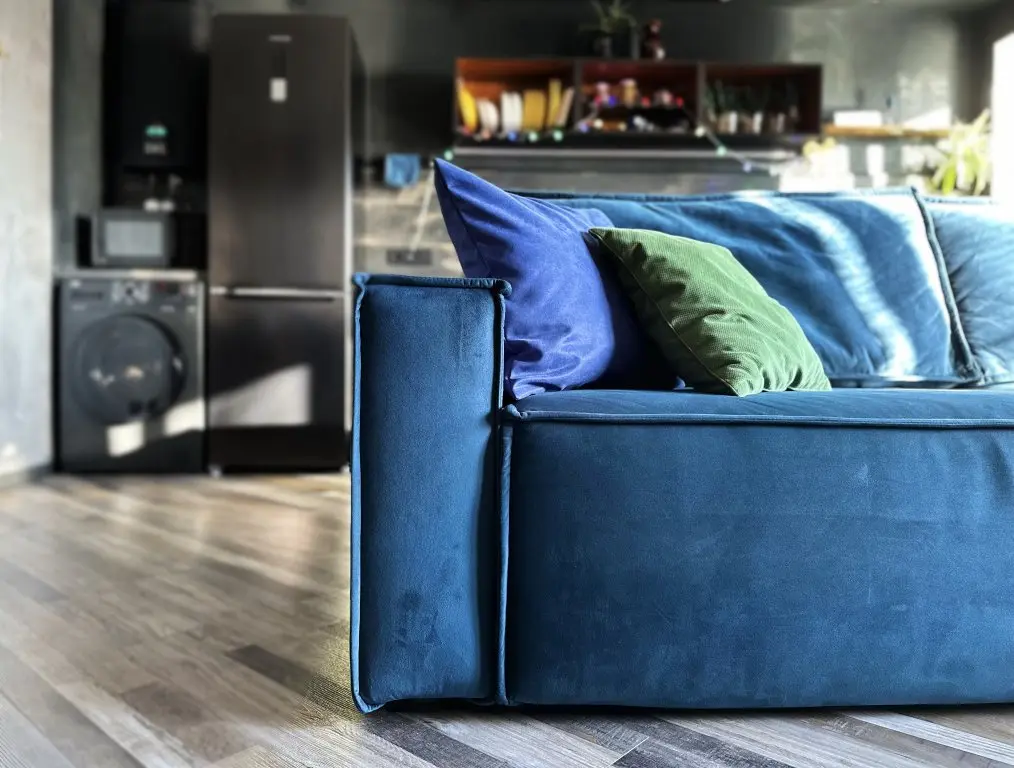 Владивосток: Квартира Двухкомнатная в Стиле Loft с Видом на Бухту Золотой Рог