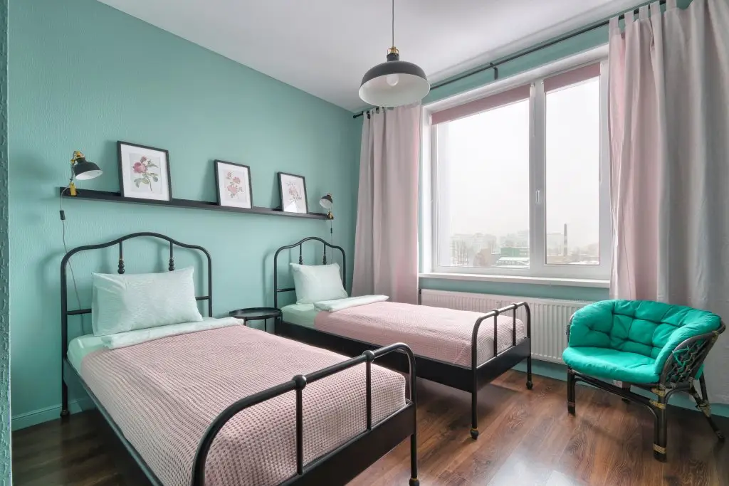 Санкт-Петербург: Апартаменты MyHomeYourHome на Новолитовской улице
