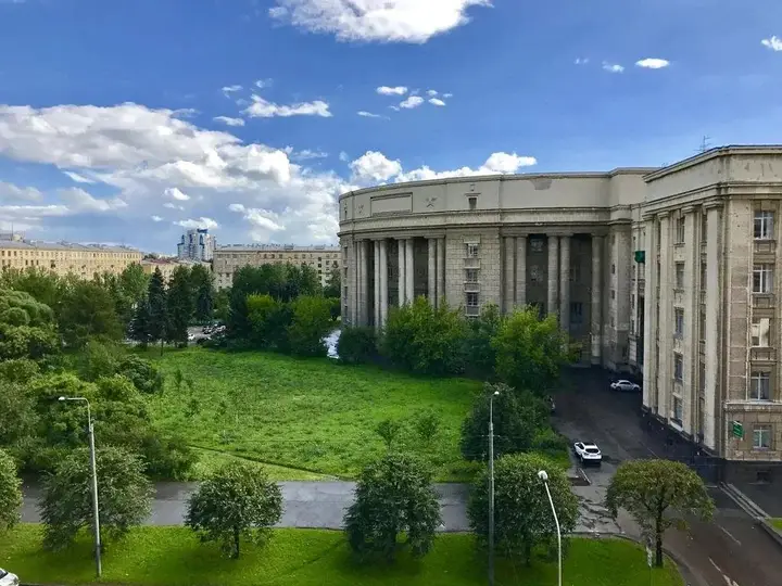 Санкт-Петербург: Royal Cradle by the Singing Fountains