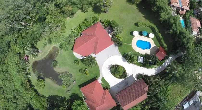 Cliffside Lagoon Zipline Villa — фото 1