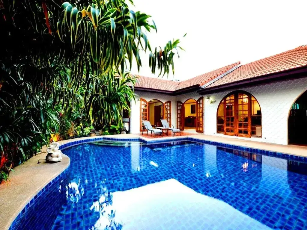 Паттайя: Grand Condo Lotus Pool Villa near the beach