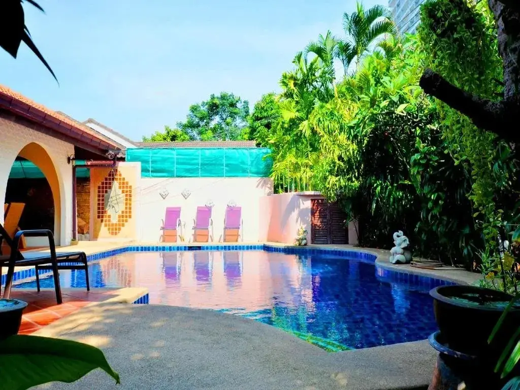 Паттайя: Grand Condo Lotus Pool Villa near the beach
