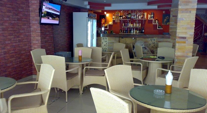Паттайя: Apple Inn