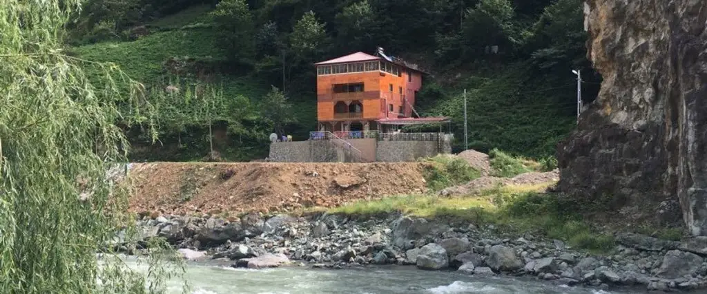 Ардешен: Di̇di̇ Kva Balsüzen Konaklama