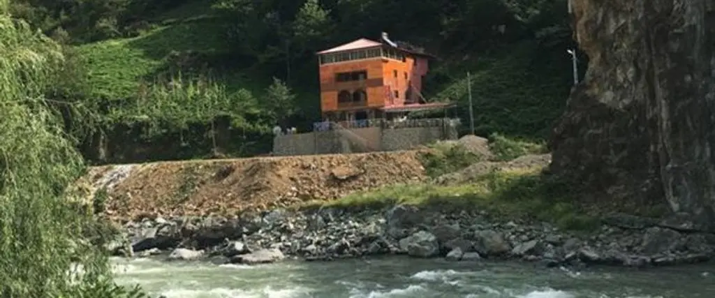 Ардешен: Di̇di̇ Kva Balsüzen Konaklama