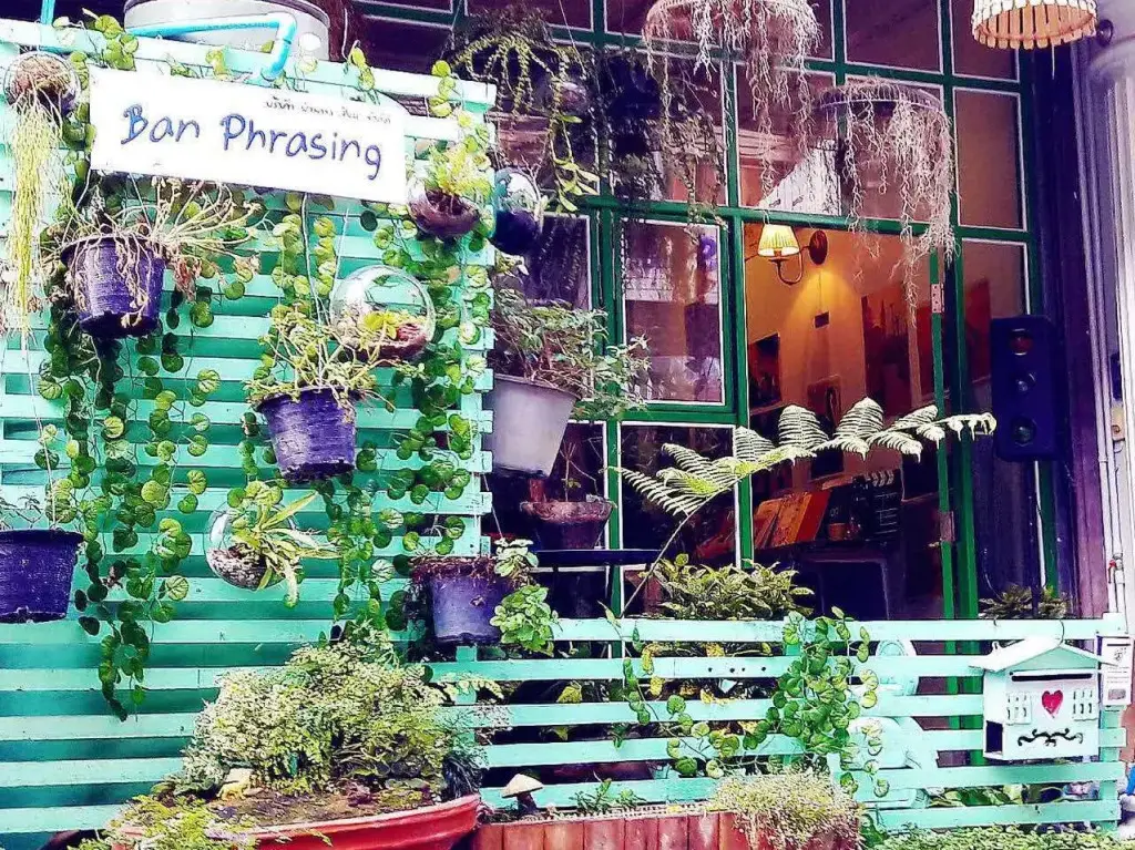 Чиангмай: Baan Phrasing Guesthouse (Sunday Night Market)