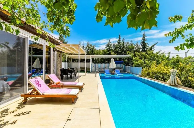 Исламлар: Villa Uzum