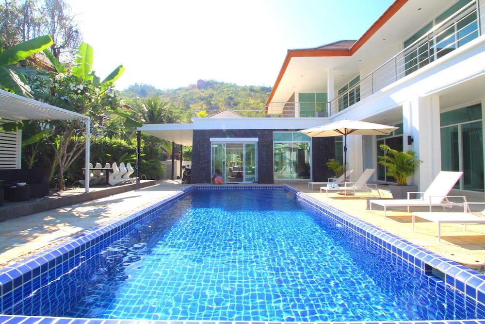 Хуахин: Phu Montra Luxury Sea View Mansion