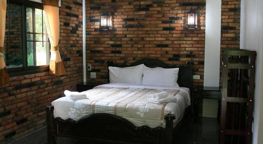 Фаном: Hotel Khao Sok