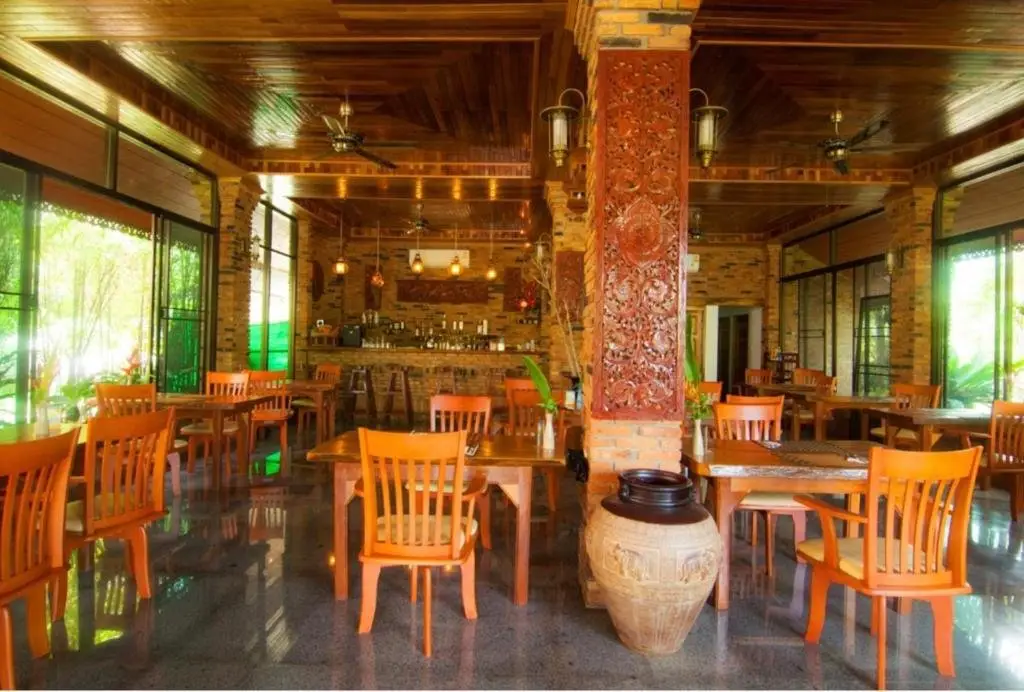 Фаном: Hotel Khao Sok