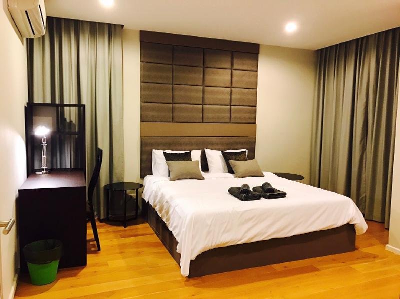 Бангкок: Modern apartment with many amenities