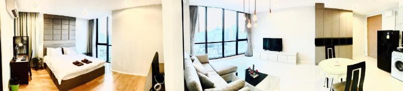 Бангкок: Modern apartment with many amenities