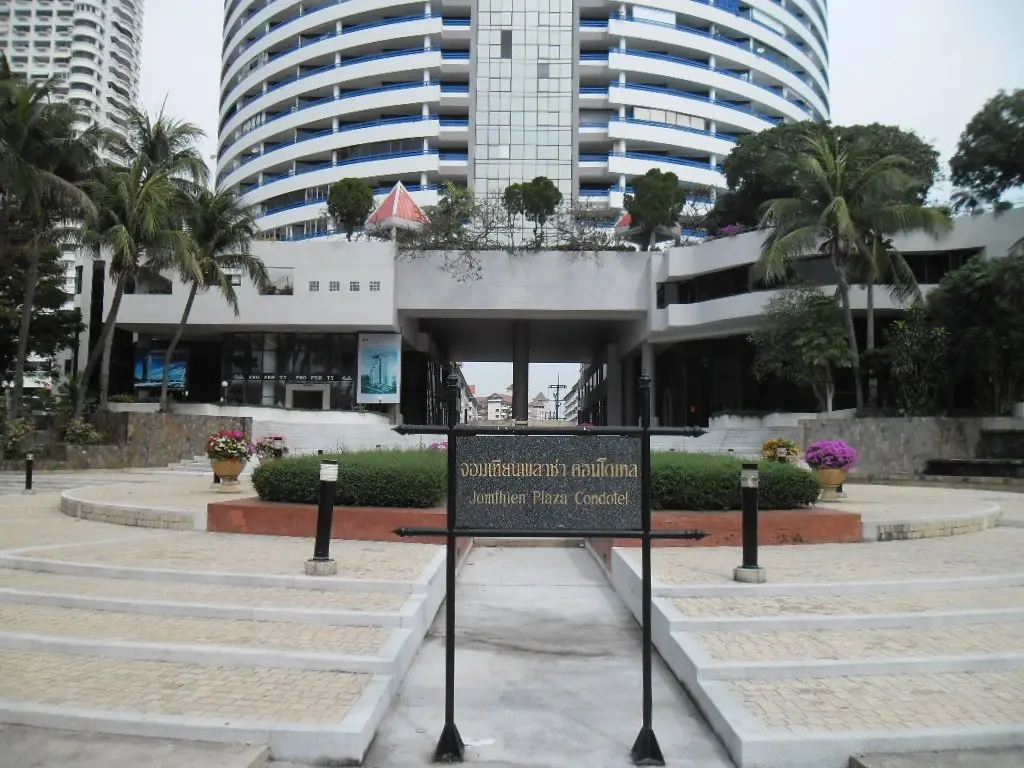 Паттайя: Апартаменты Jomtien Plaza Condotel