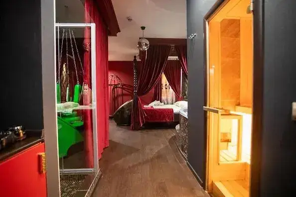 Санкт-Петербург: Red Room Hotel