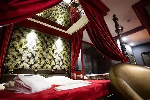Санкт-Петербург: Red Room Hotel