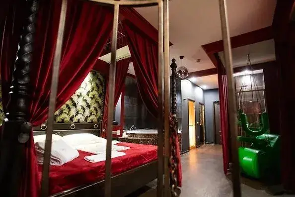 Санкт-Петербург: Red Room Hotel