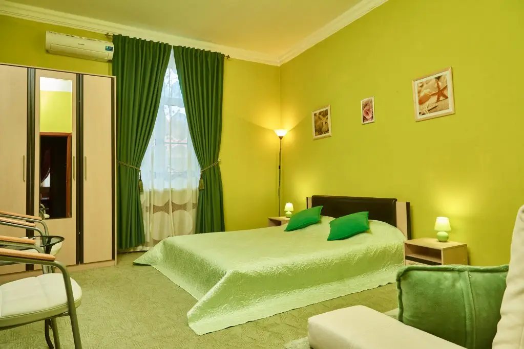 Москва: Sad Guest House