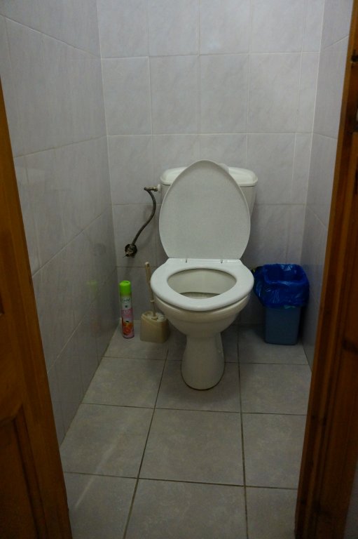 Лоо: Marina Guest House