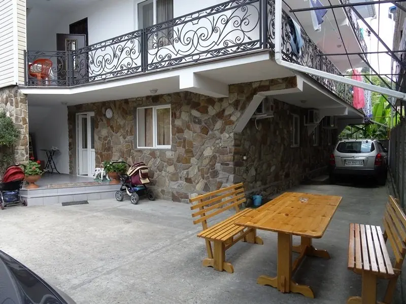 Лоо: Marina Guest House