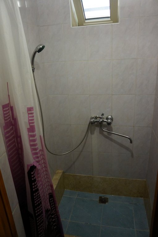 Лоо: Marina Guest House