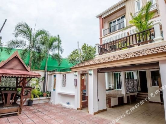 Паттайя: Phra Tamnak Pool Village 1