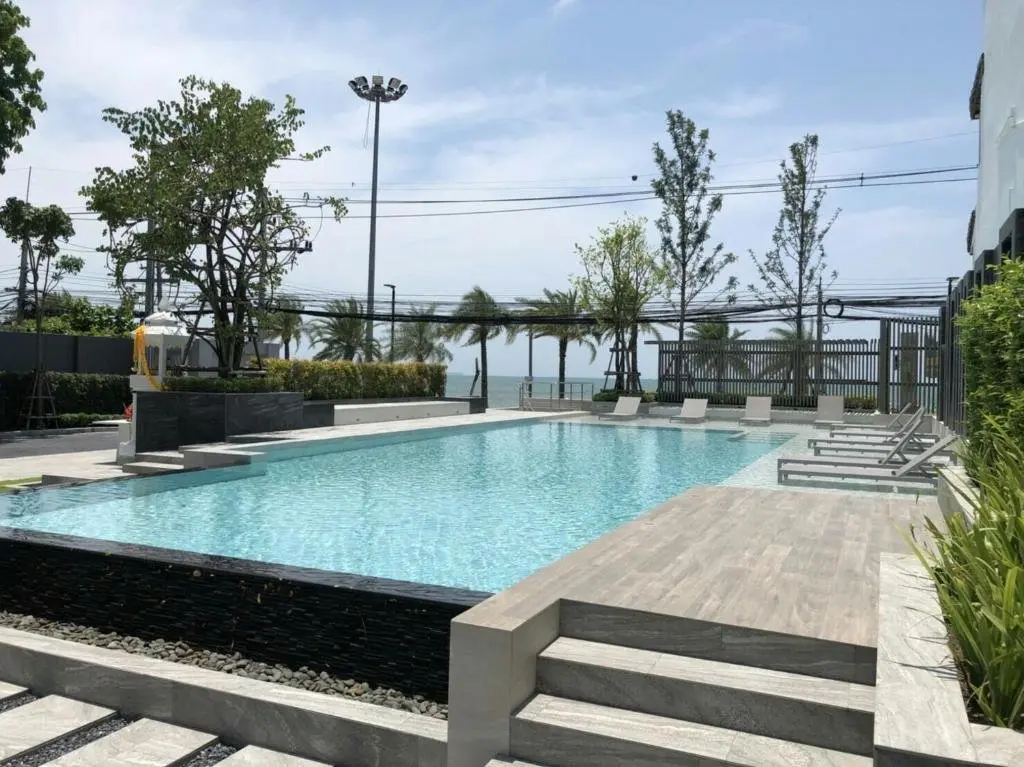 Паттайя: Kuno - 2Br, Beachfront Jomtien