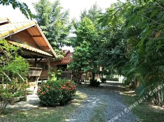 Бури Рам: Ruenthairimnahm Resorts 2