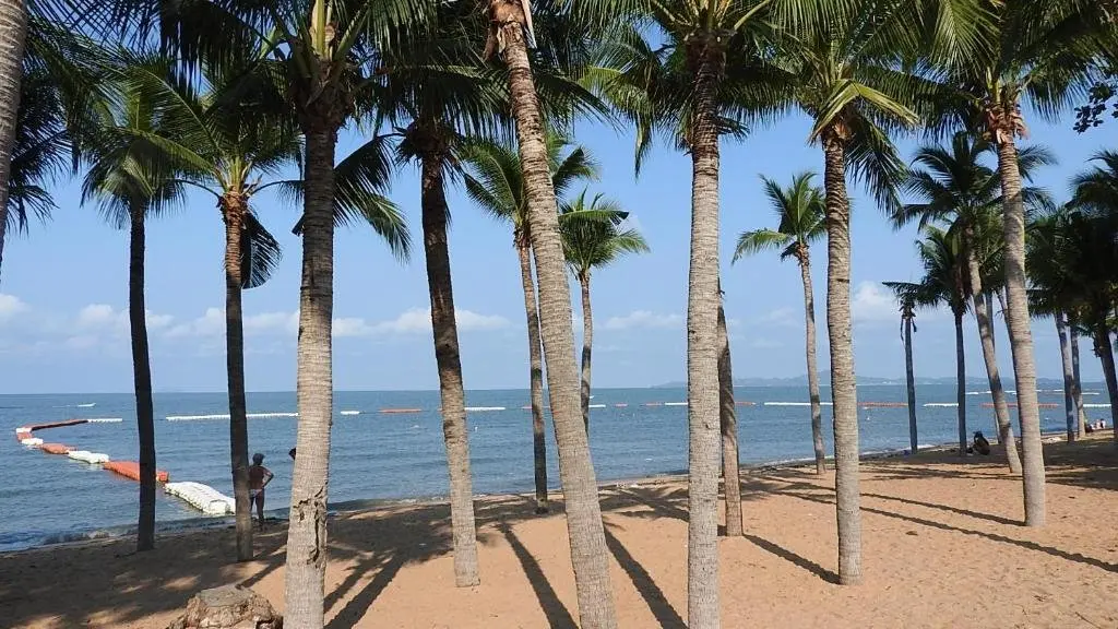 Паттайя: LUXURIOUS APARTMENT at VILLA NAVIN, 30's JOMTIEN BEACH