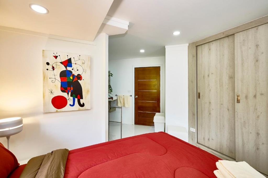 Паттайя: LUXURIOUS APARTMENT at VILLA NAVIN, 30's JOMTIEN BEACH