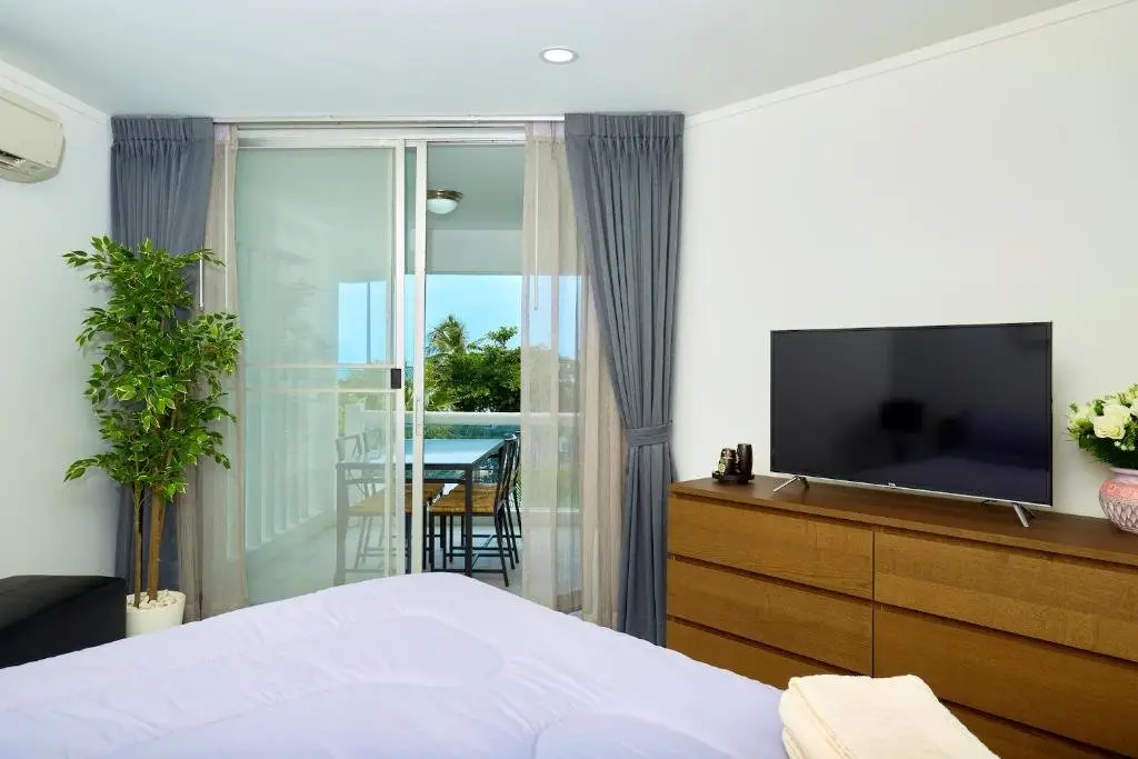 Паттайя: LUXURIOUS APARTMENT at VILLA NAVIN, 30's JOMTIEN BEACH