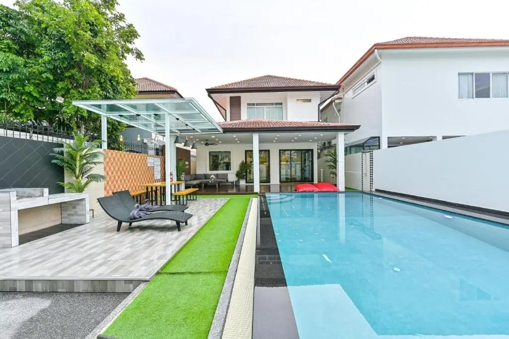 Паттайя: 4BD Pool Villa Pattaya with Jacuzzi - Exquisite Pool Villa A