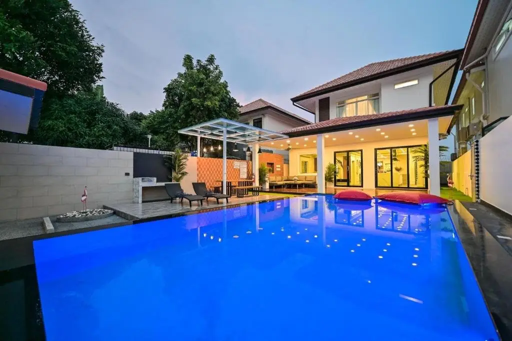Паттайя: 4BD Pool Villa Pattaya with Jacuzzi - Exquisite Pool Villa A
