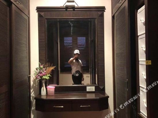 Паттайя: Pattaya Downtown 5 Bedrooms Pool Villa