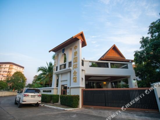 Паттайя: Pattaya Downtown 5 Bedrooms Pool Villa
