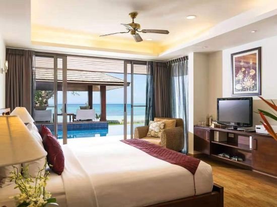 Lipanoy 4 Bedrooms Seaside Pool Villa — фото 1