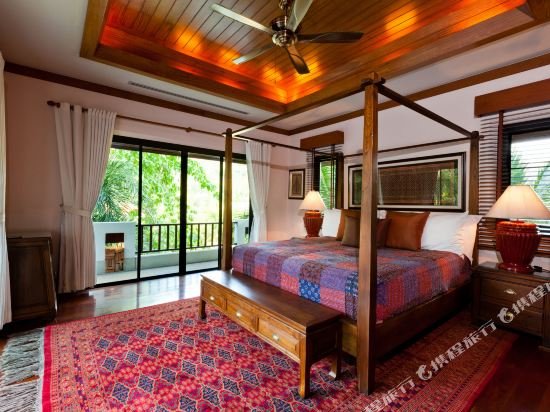 Муанг: Magnificent Delux 4br LakeFront in Nai Harn