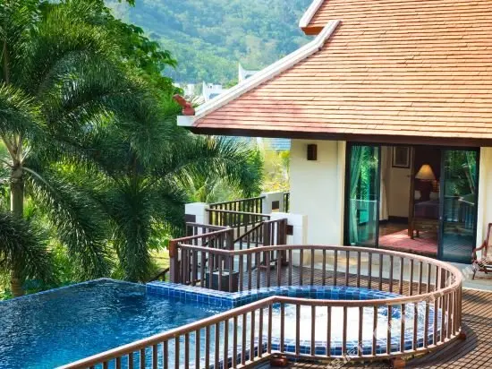 Муанг: Magnificent Delux 4br LakeFront in Nai Harn