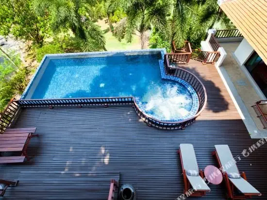 Муанг: Magnificent Delux 4br LakeFront in Nai Harn