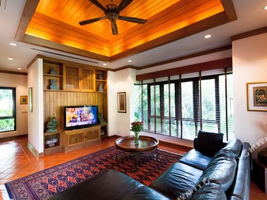 Муанг: Magnificent Delux 4br LakeFront in Nai Harn