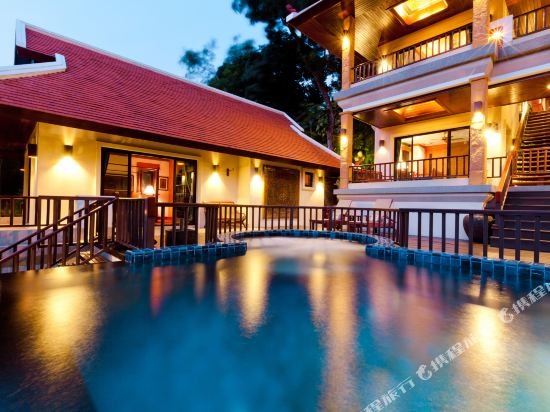 Муанг: Magnificent Delux 4br LakeFront in Nai Harn