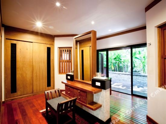 Муанг: Magnificent Delux 4br LakeFront in Nai Harn