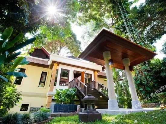 Муанг: Magnificent Delux 4br LakeFront in Nai Harn