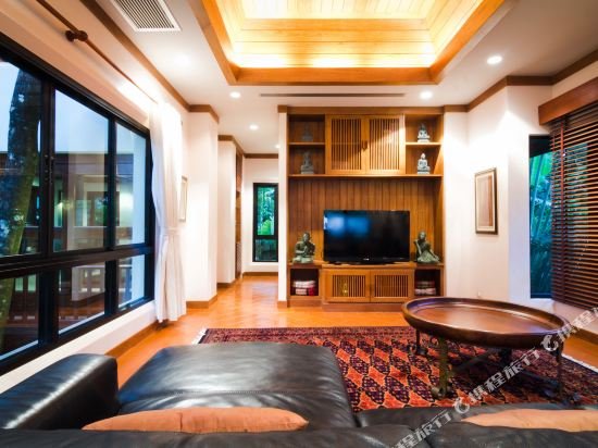 Муанг: Magnificent Delux 4br LakeFront in Nai Harn