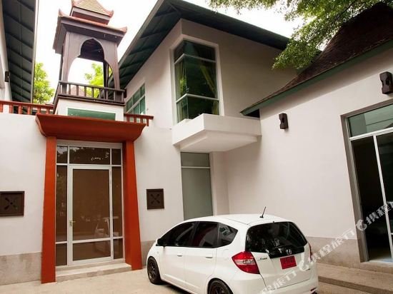 Паттайя: Nagawari 6 Bedroom Pool Villa Sleeps 16 Garden Standard Villa