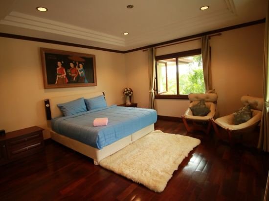 Pattaya Offshore 4 Bedroom Pool Villa — фото 1